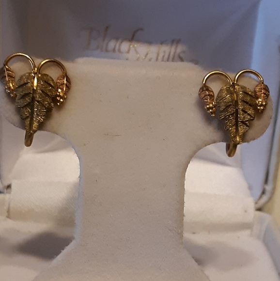 Black Hills Tri-tone 10k Gold Screw Back Earring - Picture 2 of 6